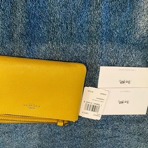 Coach wristlet wallet